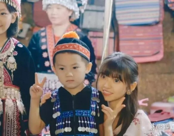 斋藤飞鸟小时候的照片太萌啦!她的发型怎么 斋藤飞鸟小时候的照片太萌啦!她的发型怎么