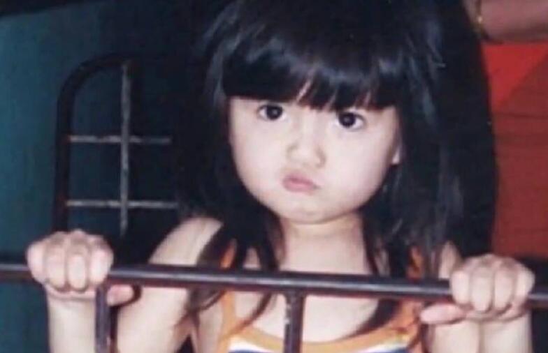 斋藤飞鸟小时候的照片太萌啦!她的发型怎么 斋藤飞鸟小时候的照片太萌啦!她的发型怎么