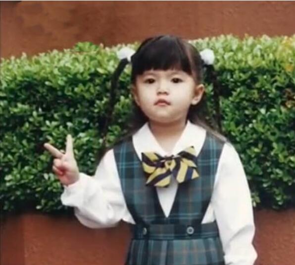 斋藤飞鸟小时候的照片太萌啦!她的发型怎么 斋藤飞鸟小时候的照片太萌啦!她的发型怎么
