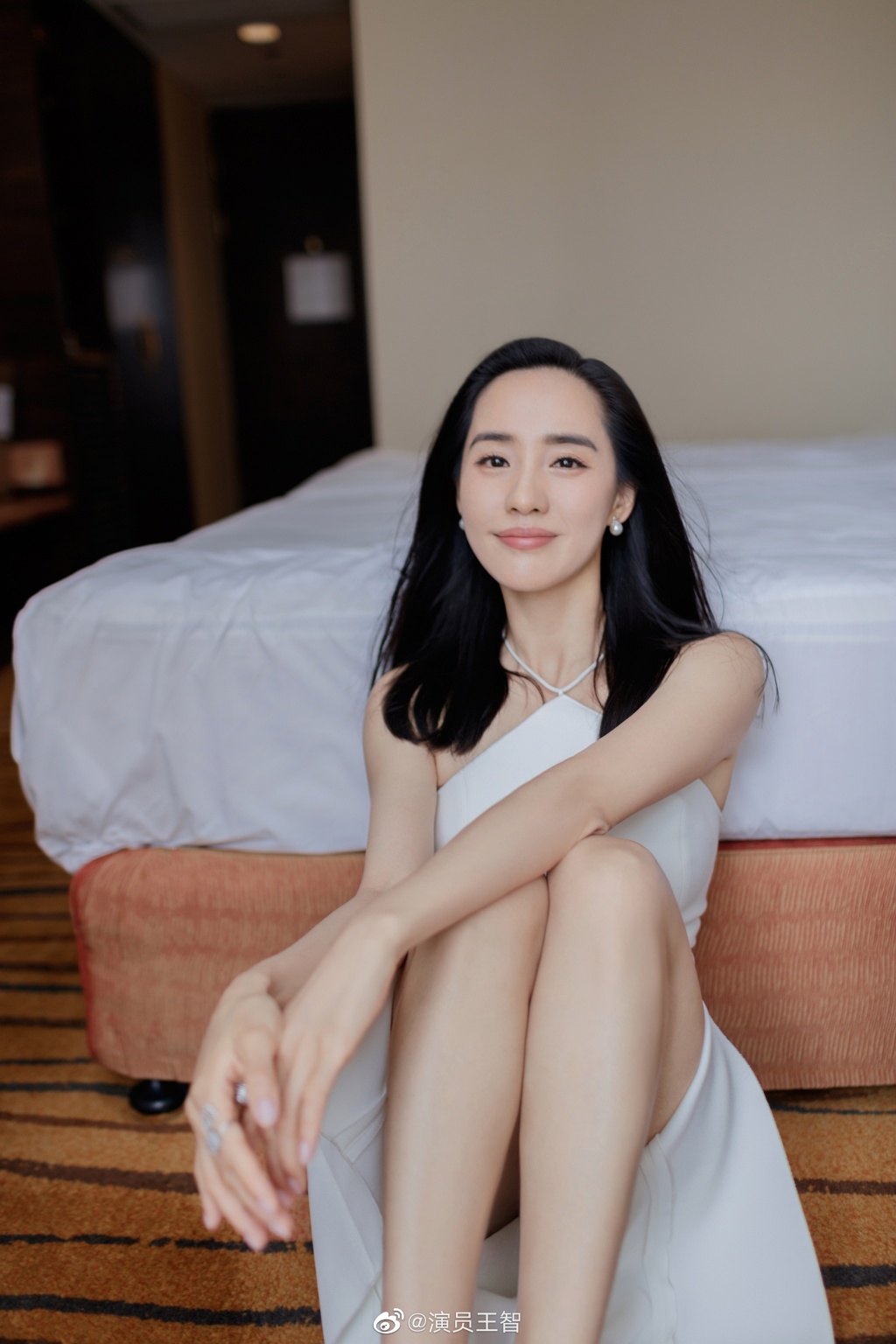 王智和杨幂长的很像对比图(杨幂和王智是一个人吗) 王智和杨幂长的很像对比图(杨幂和王智是一个人吗)