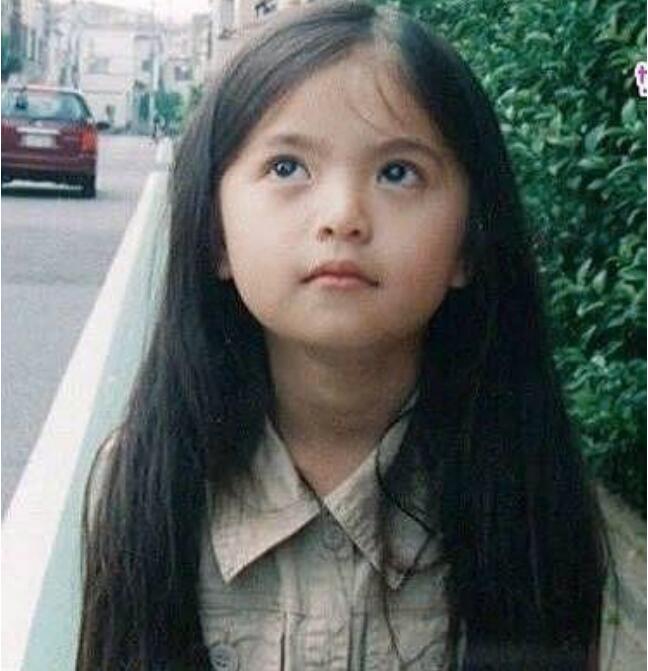 斋藤飞鸟小时候的照片太萌啦!她的发型怎么 斋藤飞鸟小时候的照片太萌啦!她的发型怎么