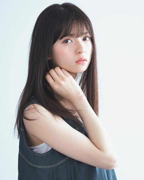 斋藤飞鸟小时候的照片太萌啦！她的发型怎么