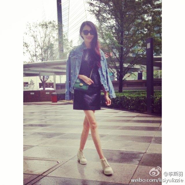 李斯羽逆天大长腿组图(李斯羽个子太高了)