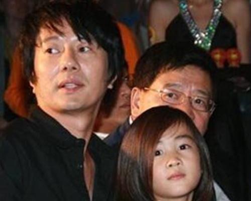 郑钧为水木年华抱不平是怎么回事(郑钧为水木年华抱不平s 视频)