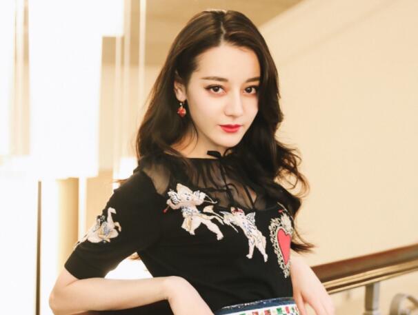 迪丽热巴眼睛是三白眼吗?后天三白眼是怎么