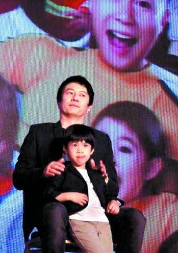 郑钧为水木年华抱不平是怎么回事(郑钧为水木年华抱不平s 视频)