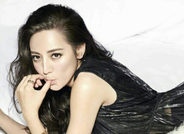 迪丽热巴眼睛是三白眼吗?后天三白眼是怎么 迪丽热巴眼睛是三白眼吗?后天三白眼是怎么