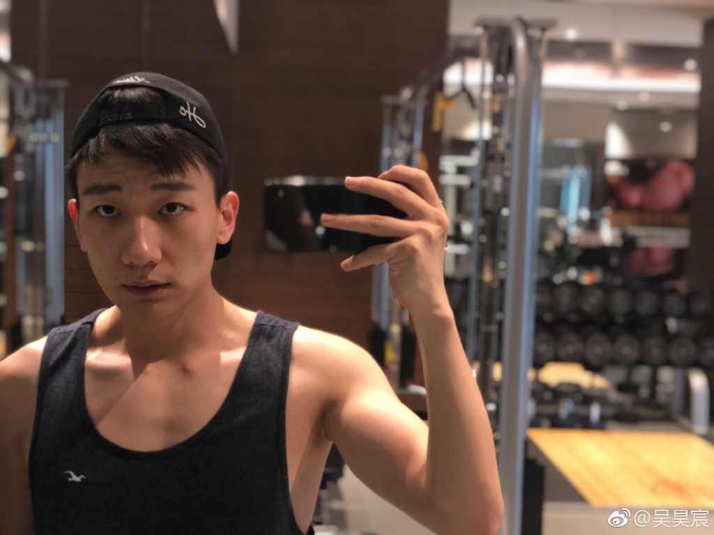 吴昊宸黄轩长的太像了对比照(长得像黄轩)