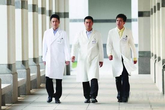 吴秀波海清张嘉译什么关系？吴秀波的哥哥叫