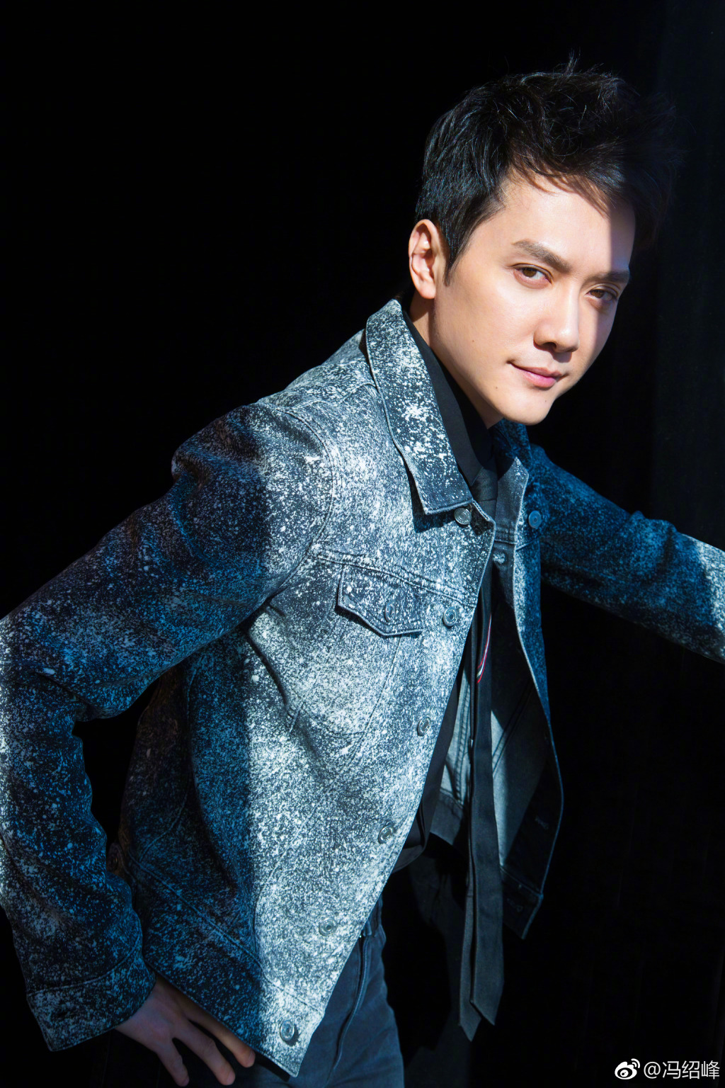 冯绍峰父亲冯月平照片资料(冯绍峰的母亲照片)