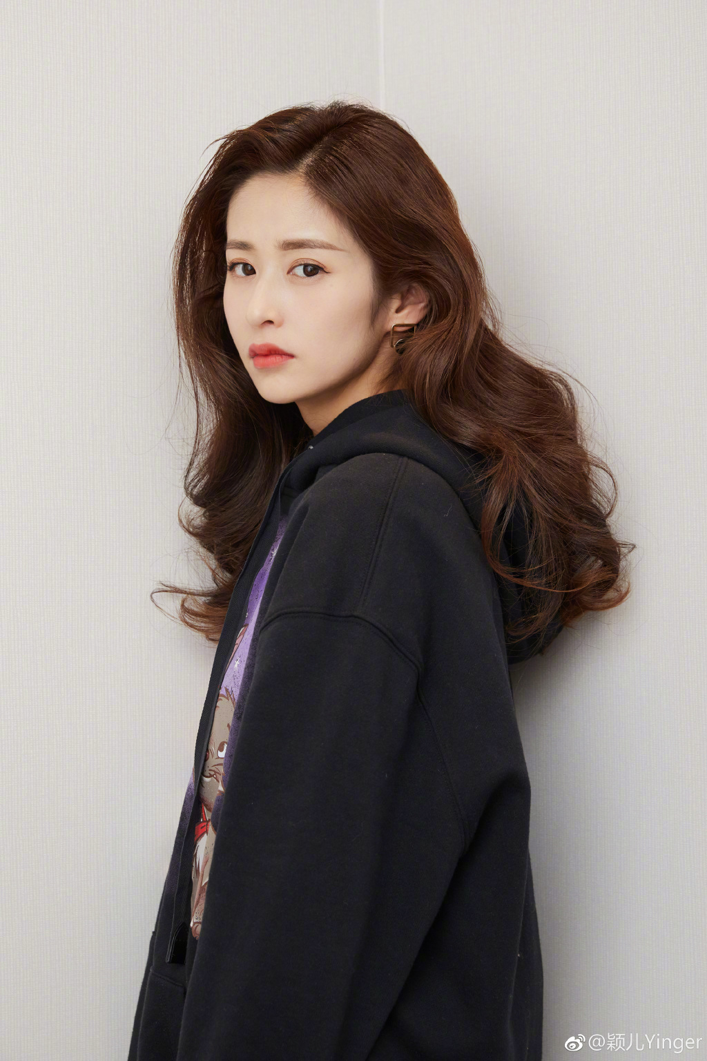 沈卓盈和陈法拉长的好像对比图 沈卓盈和陈法拉长的好像对比图