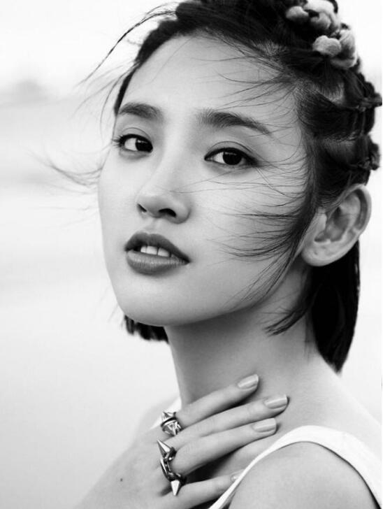 唐艺昕龚蓓苾长得好像对比图(长得像唐艺昕的女孩)