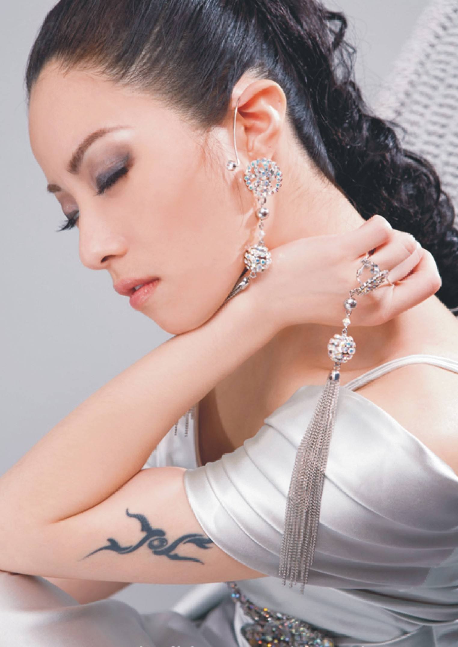 徐怀钰为什么叫平民天后、yuki,她经历