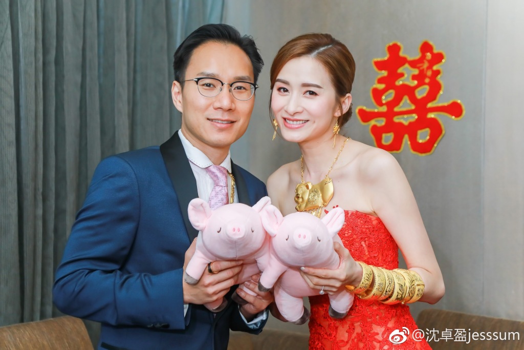 沈卓盈和陈法拉长的好像对比图 沈卓盈和陈法拉长的好像对比图