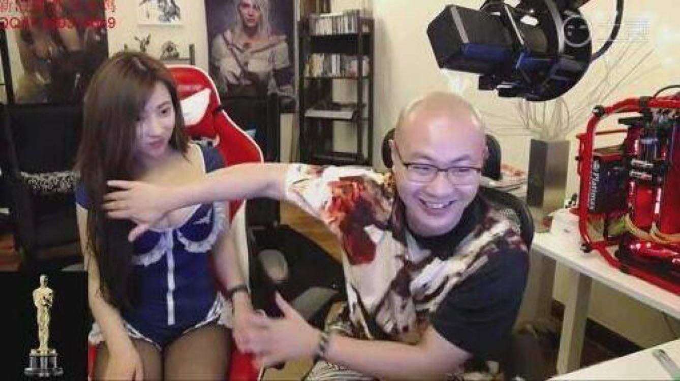 刘杀鸡和王思聪对刷图