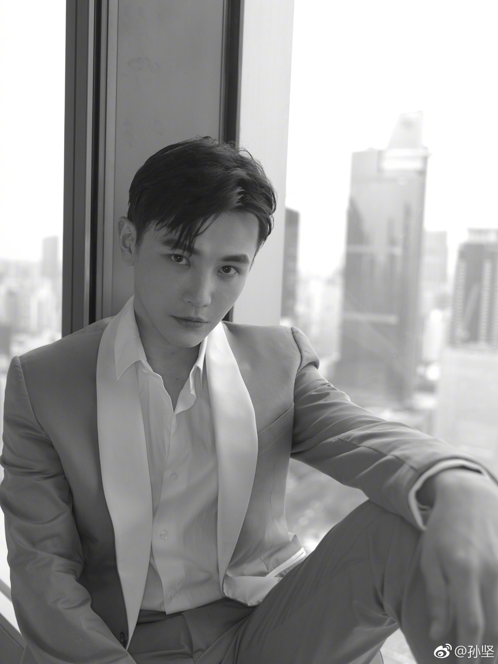 孙坚鼻子整形了吗(孙坚是不是整过容)