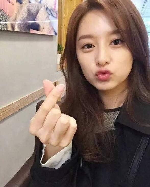 金智媛整容前后对比图(金智妮整容前后照片) 金智媛整容前后对比图(金智妮整容前后照片)