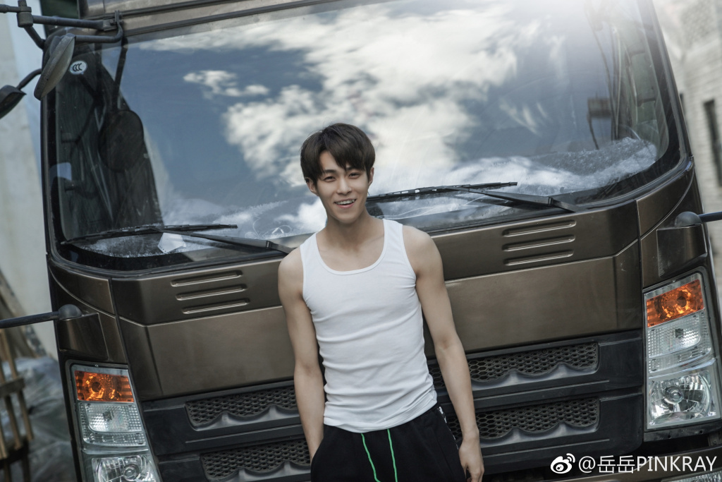 岳岳为什么叫咻辉