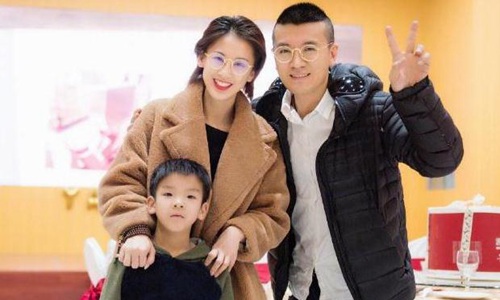 杨子是怎么认识黄圣依的？黄圣依怀孕杨子离(杨子怎么和黄圣依在一起的)