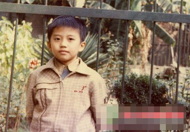 邓超晒父亲、母亲照片(邓超家庭照片)