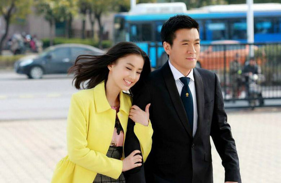 杨子是怎么认识黄圣依的？黄圣依怀孕杨子离(杨子怎么和黄圣依在一起的)