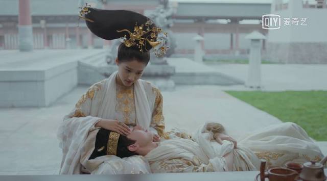 凤求凰朱雀是刘楚玉的孪生妹妹