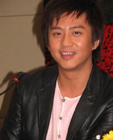 邓超晒父亲、母亲照片(邓超家庭照片)