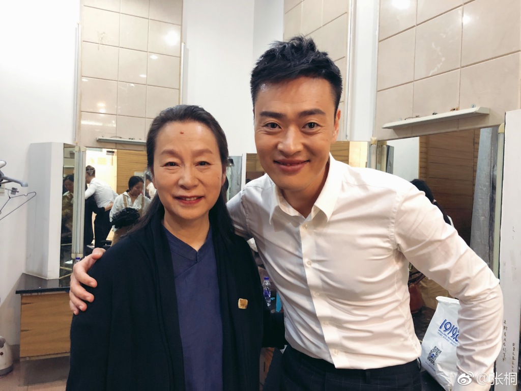 张桐眼睛好了没没失明吧？张桐为什么发胖得