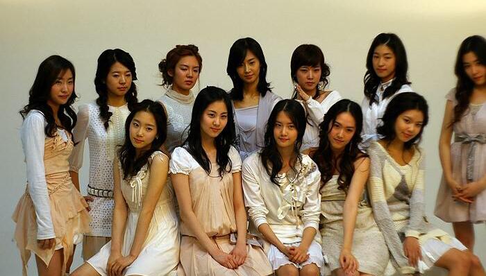 黄美英军旗事件后现在怎么样了