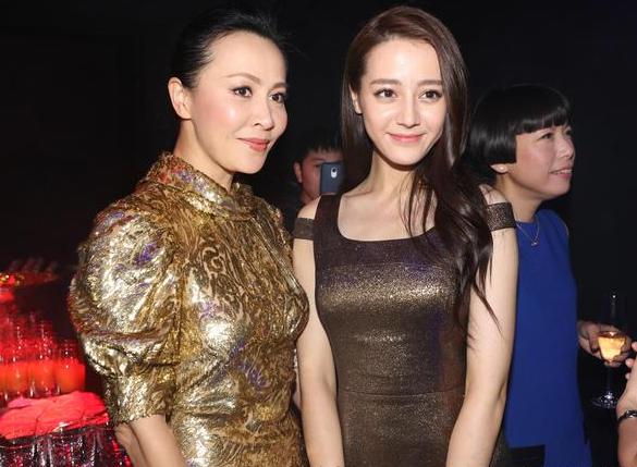 迪丽热巴鼻子整容过吗？刘嘉玲看不起迪丽热