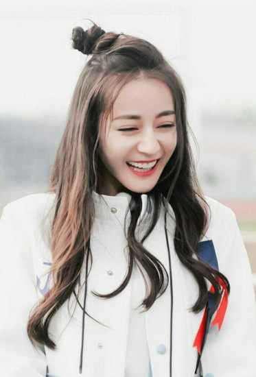 迪丽热巴鼻子整容过吗？刘嘉玲看不起迪丽热