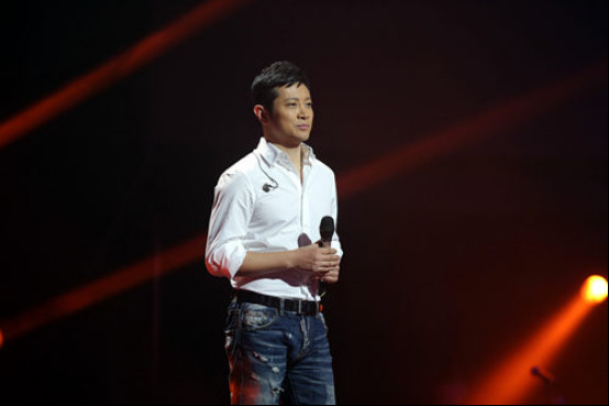 罗中旭耳朵被砍掉了一大半？罗中旭的女友是