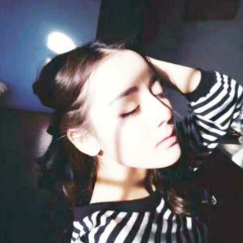 迪丽热巴鼻子整容过吗？刘嘉玲看不起迪丽热