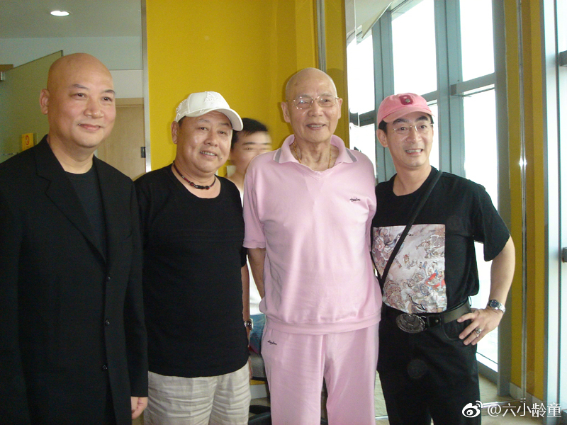 闫怀礼怎么会误食农药？六小龄童哭闫怀礼图