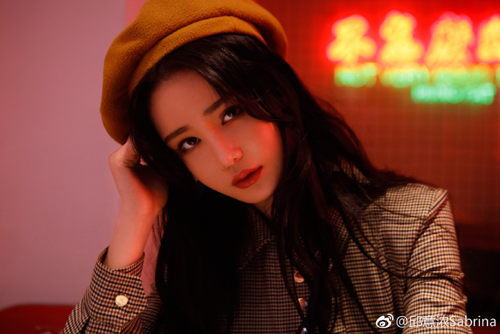 晶女郎胡然胸围好惊人