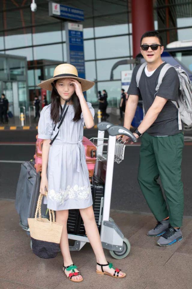 李嫣说话清楚吗?她的上面长不出牙真的假的 李嫣说话清楚吗?她的上面长不出牙真的假的