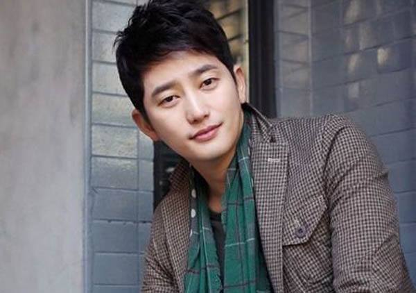 申惠善朴施厚是一对吗？朴施厚最新照片老了