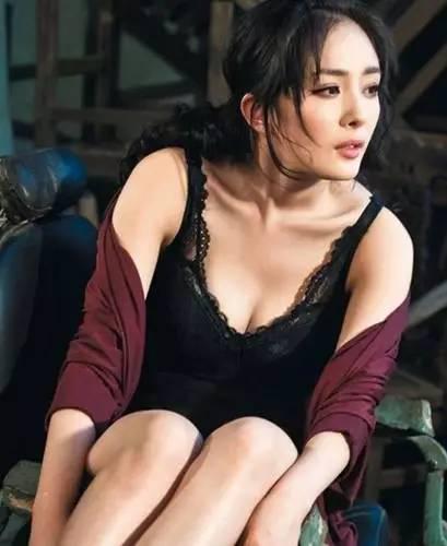 杨幂为啥被叫大幂幂是胸大吗？杨幂的胸是真