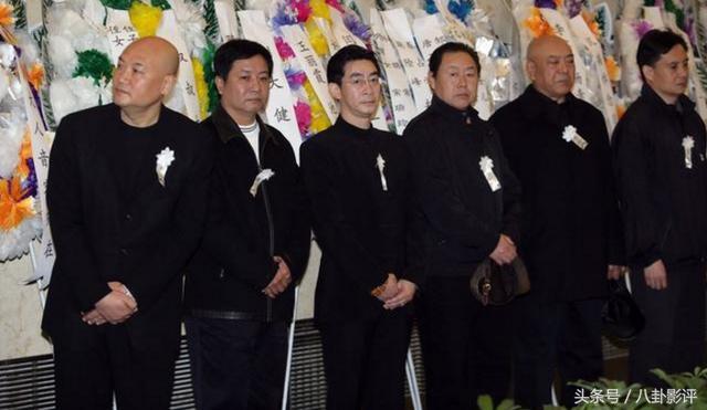 闫怀礼怎么会误食农药？六小龄童哭闫怀礼图