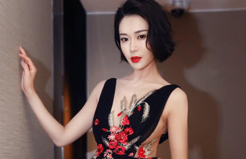 晶女郎胡然胸围好惊人