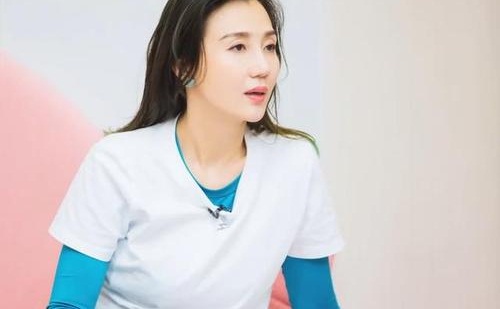 阿朵个人资料简介当初为什么不红了(阿朵是怎么出道的)