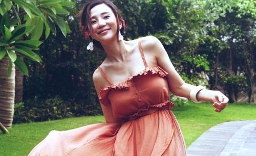 阿朵个人资料简介当初为什么不红了(阿朵是怎么出道的)