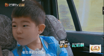 安吉和弟弟说话都像纯爷们