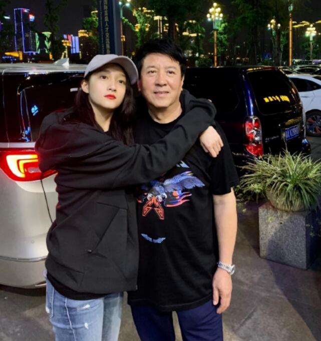 关少曾是甜蜜暴击里的校长吗 关少曾是甜蜜暴击里的校长吗