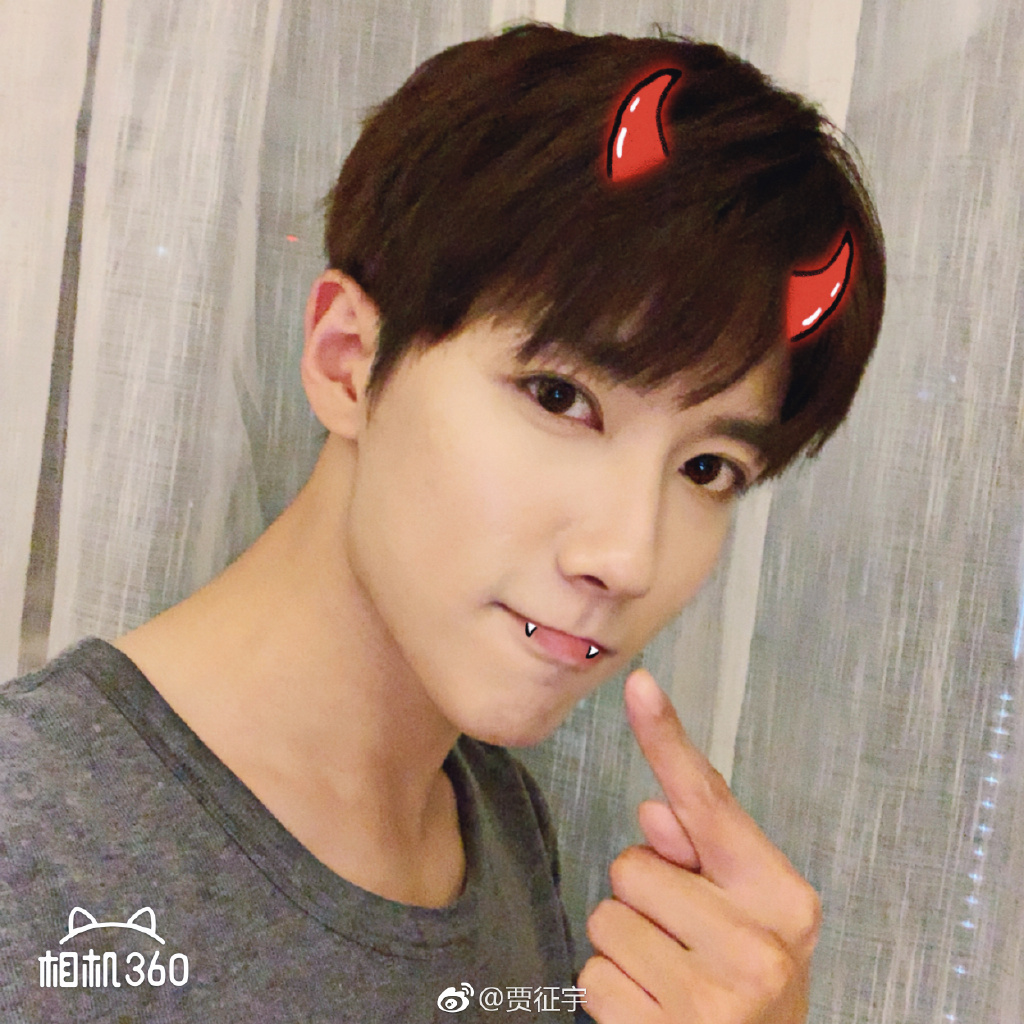 贾征宇后背有纹身吗?纹身老了以后的危害有