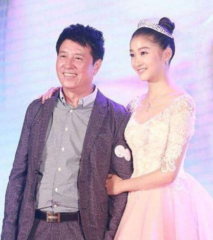 关少曾是甜蜜暴击里的校长吗 关少曾是甜蜜暴击里的校长吗