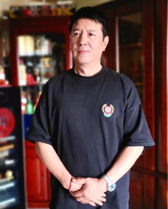 关少曾是甜蜜暴击里的校长吗