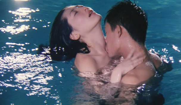 魔鬼天使潜水那段GIF动画