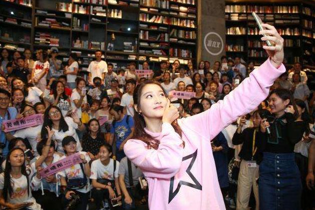 关少曾是甜蜜暴击里的校长吗 关少曾是甜蜜暴击里的校长吗