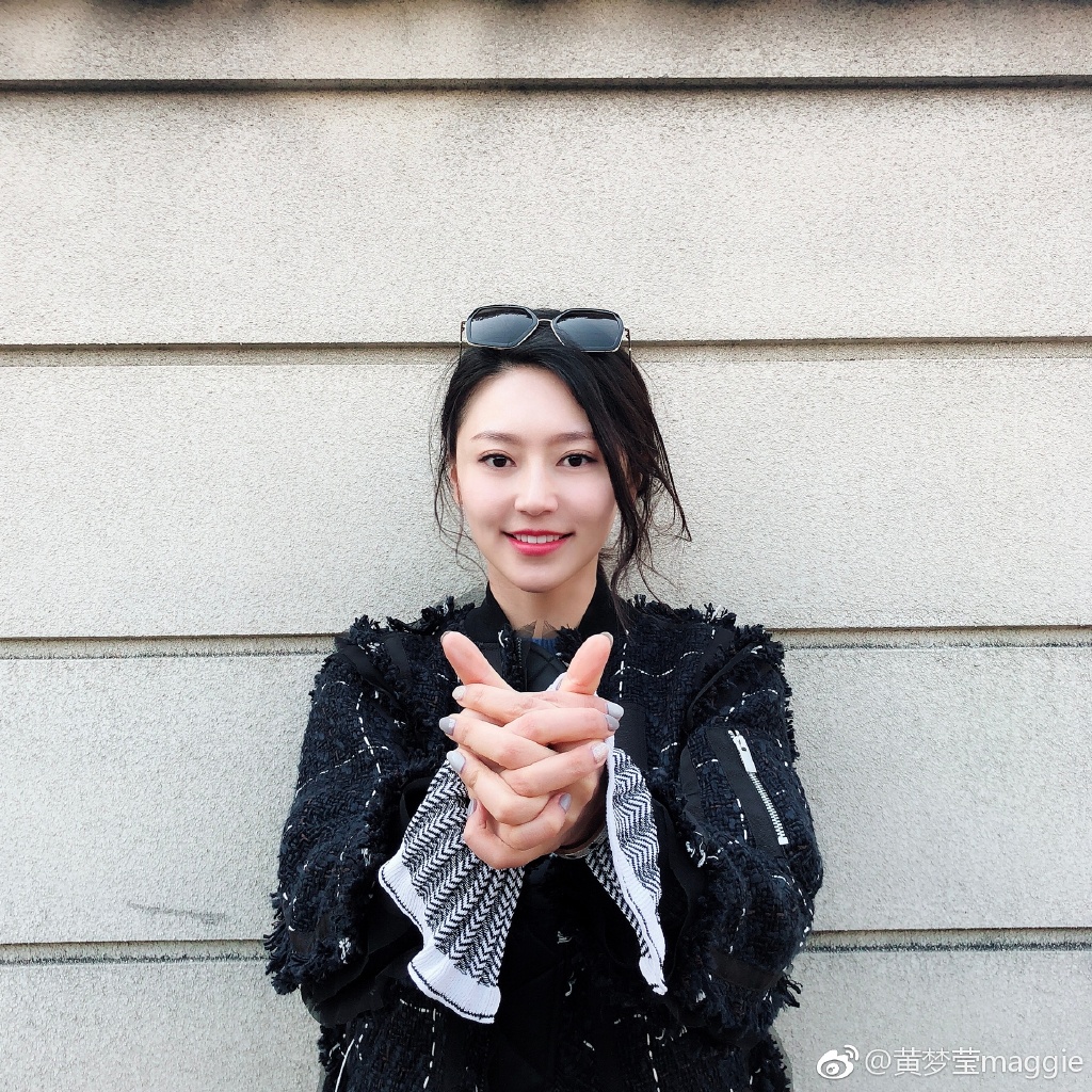 黄梦莹下巴整过吗有点假啊